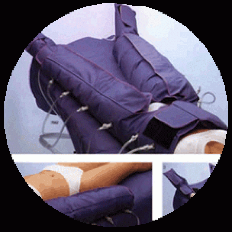 paciente acostado con equipo de presoterapia recibiendo tratamiento